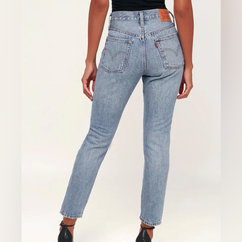 RUNS SMALL NWT Levis 501 original Jeans Stonewash Button Fly Sz 28”